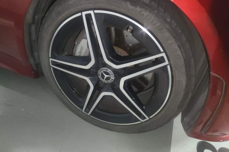 Used Mercedes-Benz CLS 2021 CLS 300 Luxury Model Right Front Wheel Hub
