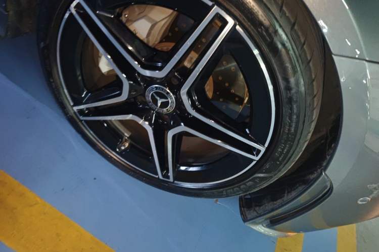 Used Mercedes-Benz CLS 2021 CLS 300 Luxury Model Right Front Wheel Hub