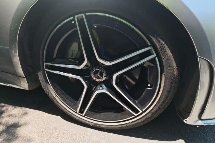 Used Mercedes-Benz CLS 2021 CLS 300 Luxury Model Right Front Wheel Hub