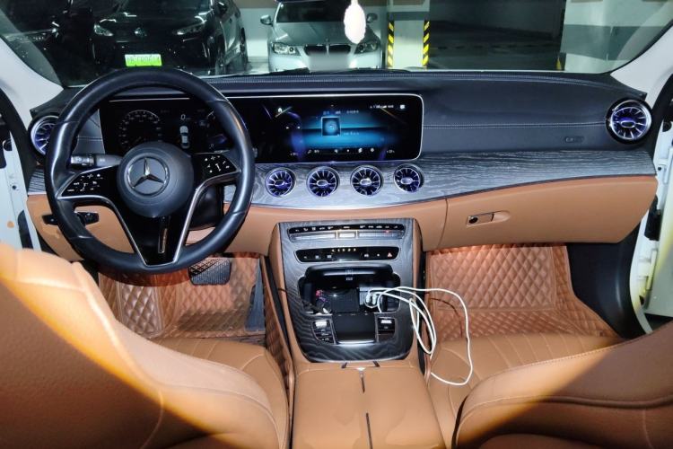 Used Mercedes-Benz CLS 2021 Refreshed CLS 300 Dynamic Edition Center Console