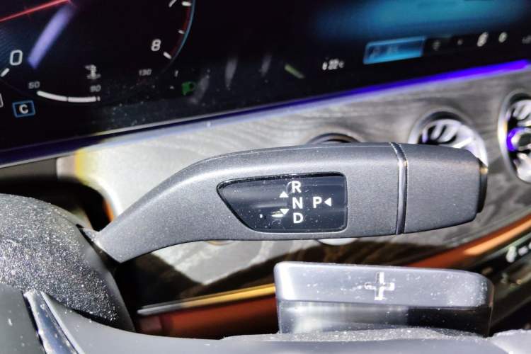 Used Mercedes-Benz CLS 2021 Refreshed CLS 300 Dynamic Edition Gear Lever
