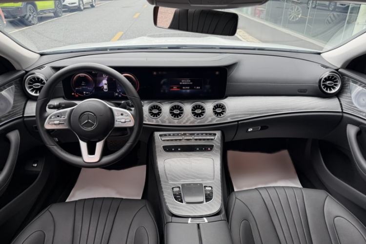 Used Mercedes-Benz CLS 2021 Refreshed CLS 300 Dynamic Edition Interior 3