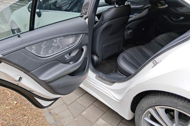 Used Mercedes-Benz CLS 2021 CLS 300 Sport Edition Interior 4