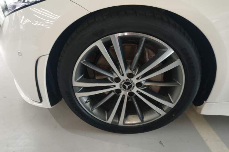 Used Mercedes-Benz CLS 2021 CLS 300 Sport Edition Left Front Wheel Hub