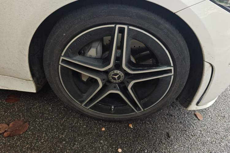 Used Mercedes-Benz CLS 2021 CLS 300 Luxury Model Right Front Wheel Hub