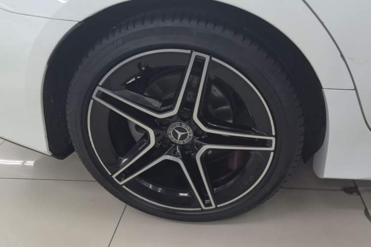 Used Mercedes-Benz CLS 2021 CLS 300 Luxury Model Right Rear Wheel Hub
