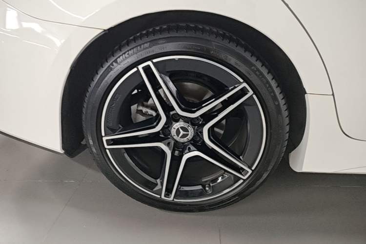 Used Mercedes-Benz CLS 2021 CLS 300 Luxury Model Right Rear Wheel Hub