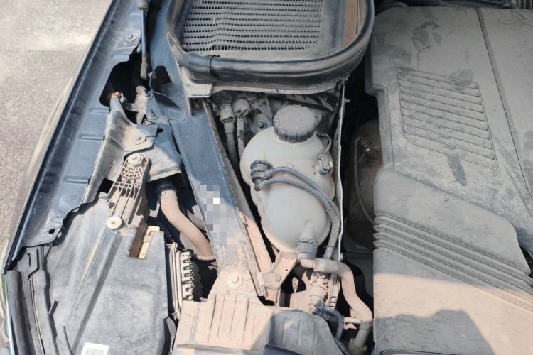 Used Mercedes-Benz CLS  Engine Bay Right
