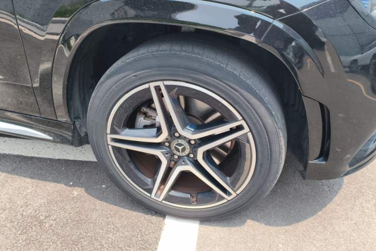 Used Mercedes-Benz CLS  Right Front Wheel Hub