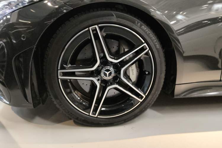 Used Mercedes-Benz CLS 2022 CLS 300 Luxury Model Exterior 4