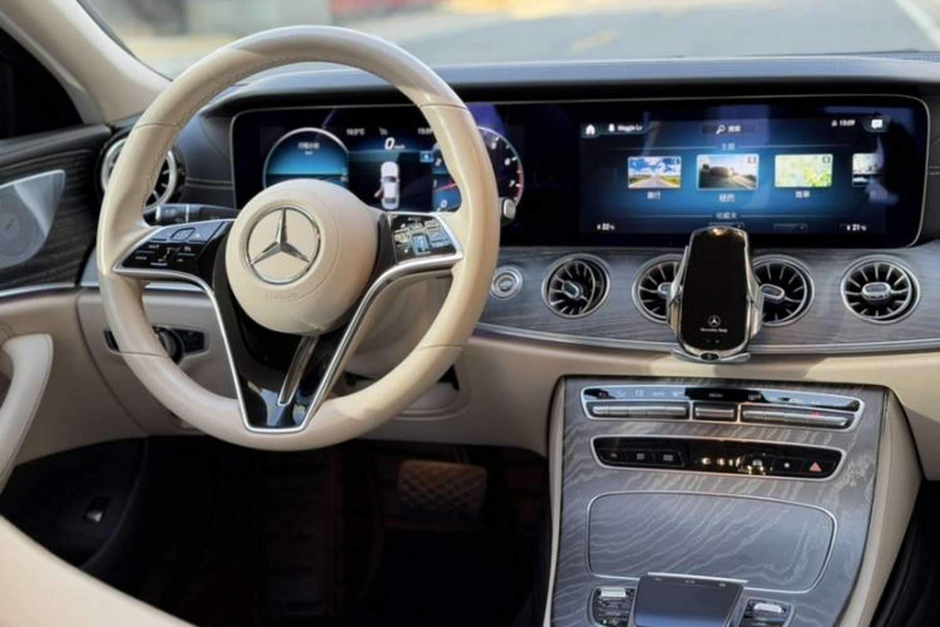 Used Mercedes-Benz CLS 2022 CLS 300 Sport Edition Interior 2