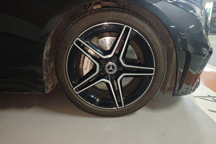 Used Mercedes-Benz CLS 2022 CLS 300 Luxury Model Right Front Wheel Hub