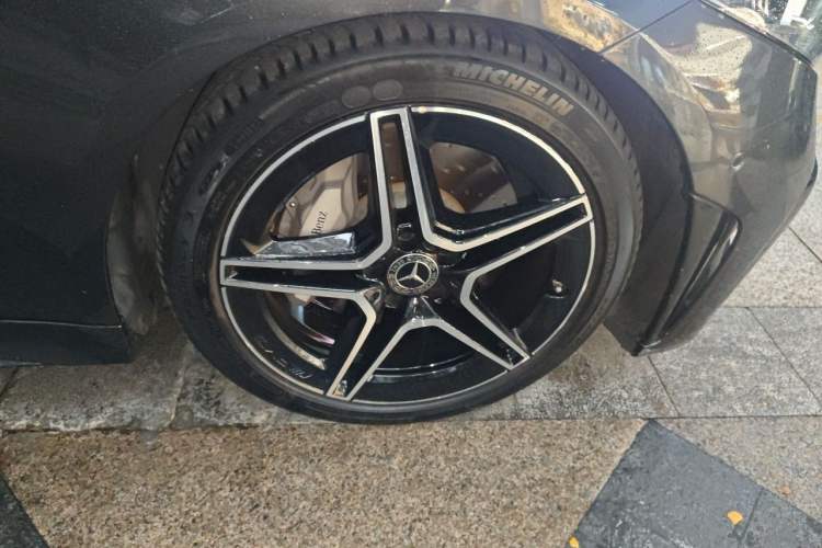 Used Mercedes-Benz CLS 2022 CLS 300 Luxury Model Right Front Wheel Hub