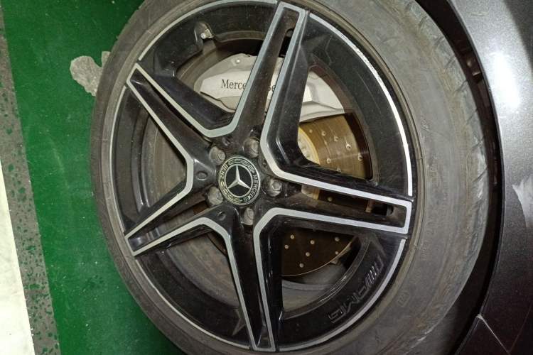 Used Mercedes-Benz CLS 2022 CLS 300 Luxury Model Right Front Wheel Hub