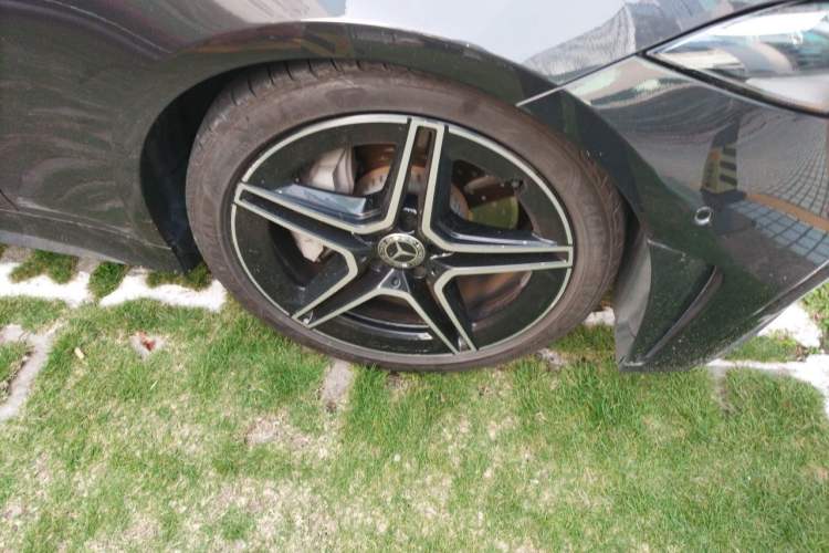 Used Mercedes-Benz CLS 2022 CLS 300 Luxury Model Right Front Wheel Hub