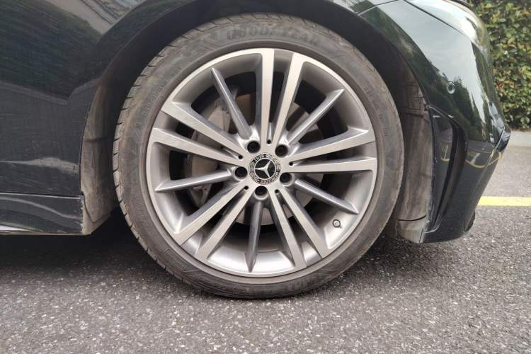 Used Mercedes-Benz CLS 2022 CLS 300 Sport Edition Right Front Wheel Hub