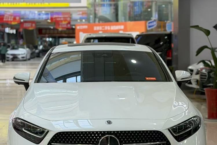 Used Mercedes-Benz CLS 2022 CLS 300 Luxury Model Exterior 3