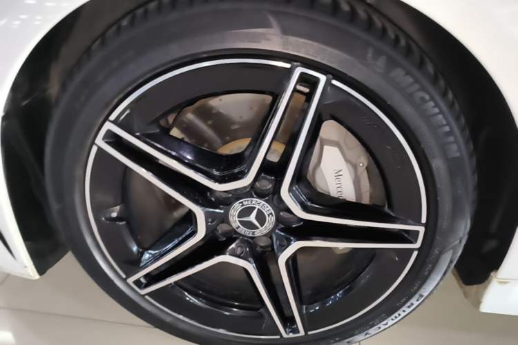 Used Mercedes-Benz CLS 2022 CLS 300 Luxury Model Left Front Wheel Hub