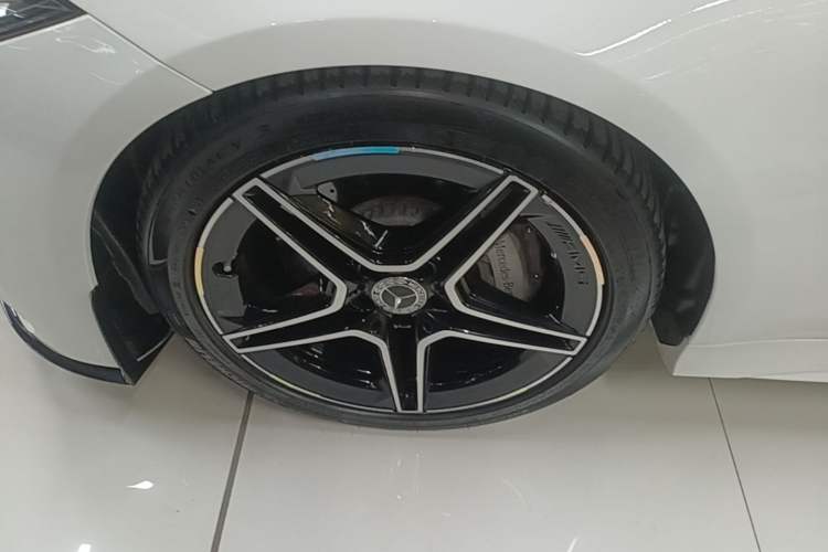 Used Mercedes-Benz CLS 2022 CLS 300 Luxury Model Left Front Wheel Hub