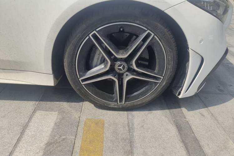 Used Mercedes-Benz CLS 2022 CLS 300 Luxury Model Right Front Wheel Hub