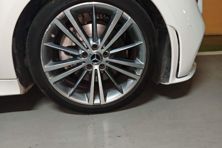 Used Mercedes-Benz CLS 2022 CLS 260 Right Front Wheel Hub