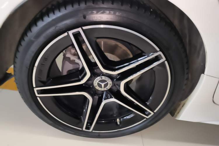 Used Mercedes-Benz CLS 2022 CLS 300 Luxury Model Right Rear Wheel Hub