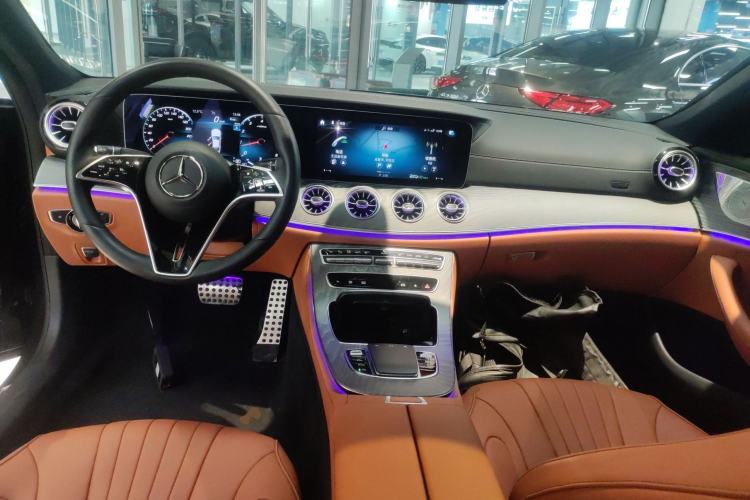 Used Mercedes-Benz CLS 2023 Refreshed CLS 300 Dynamic Edition Center Console