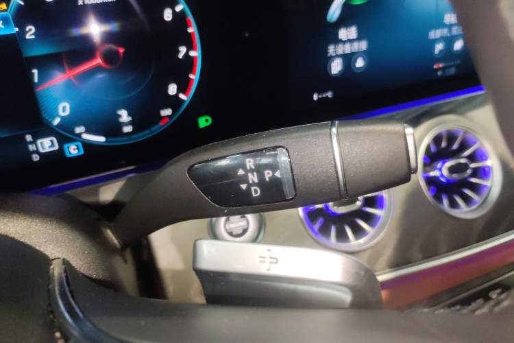 Used Mercedes-Benz CLS 2023 Refreshed CLS 300 Dynamic Edition Gear Lever