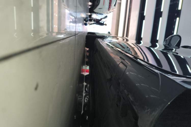Used Mercedes-Benz CLS 2023 CLS 300 Luxury Model Left Side Sill