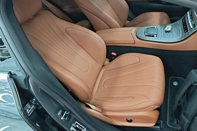 Used Mercedes-Benz CLS 2023 Refreshed CLS 300 Dynamic Edition Right Front Seat
