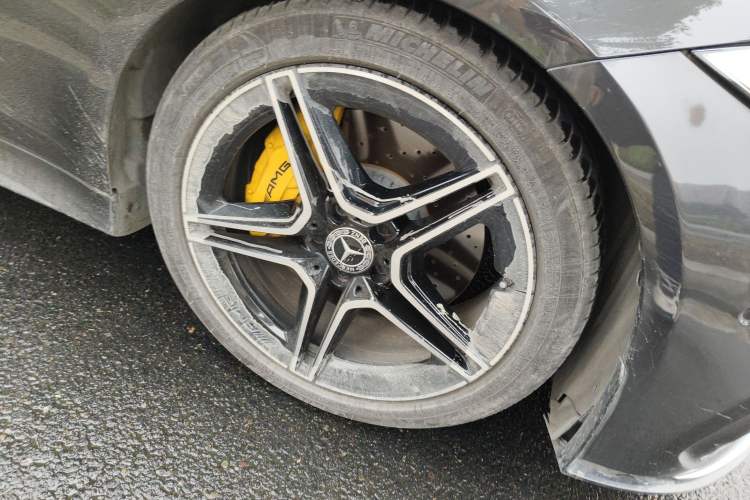 Used Mercedes-Benz CLS 2023 CLS 300 Luxury Model Right Front Wheel Hub