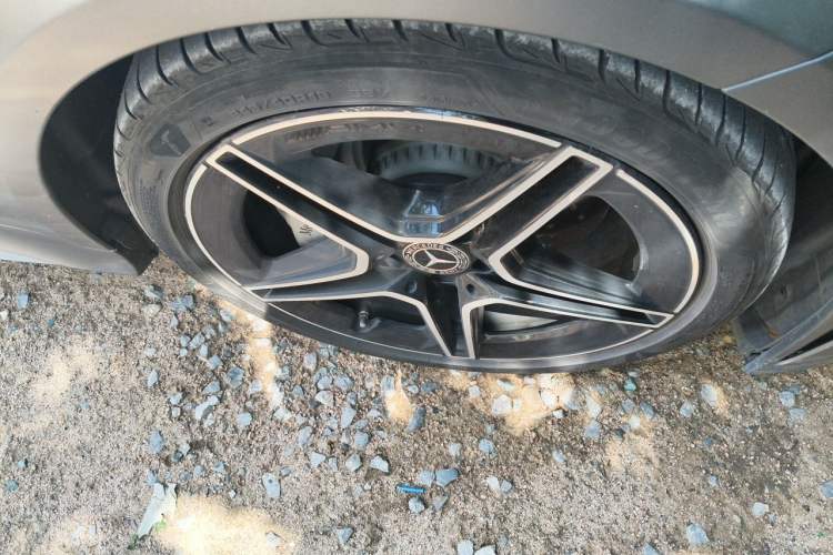 Used Mercedes-Benz CLS 2023 CLS 300 Luxury Model Right Front Wheel Hub