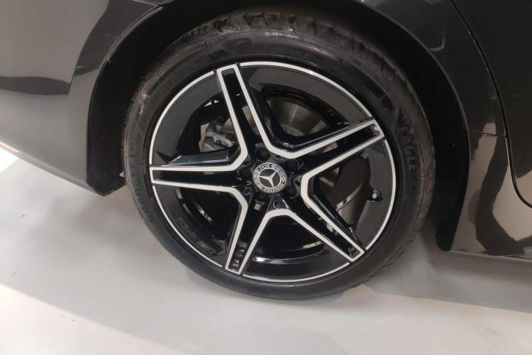 Used Mercedes-Benz CLS 2023 Refreshed CLS 300 Dynamic Edition Right Rear Wheel Hub