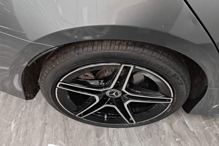 Used Mercedes-Benz CLS 2023 Refreshed CLS 300 Dynamic Edition Right Rear Wheel Hub