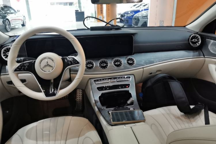 Used Mercedes-Benz CLS 2023 Facelifted CLS 300 Luxury Model Center Console