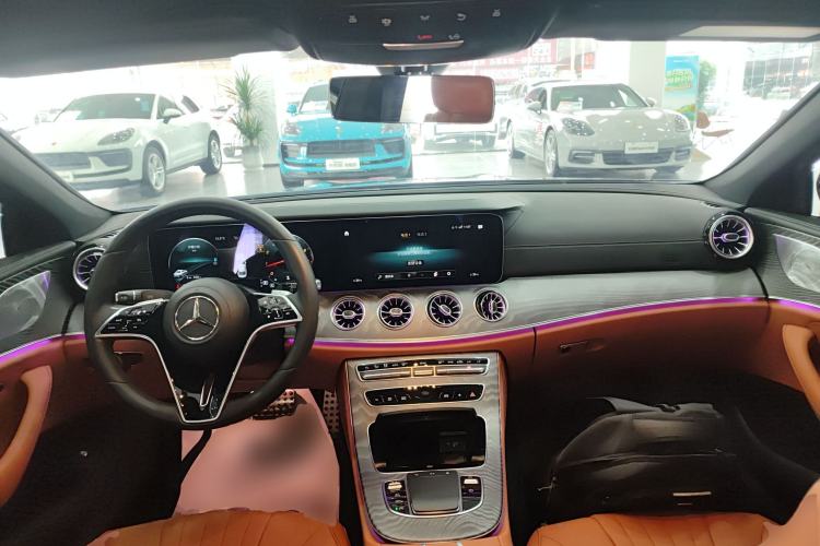 Used Mercedes-Benz CLS 2023 Refreshed CLS 300 Dynamic Edition Center Console