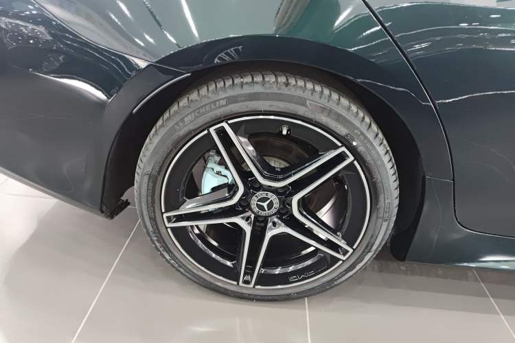 Used Mercedes-Benz CLS 2023 Refreshed CLS 300 Dynamic Edition Exterior 5