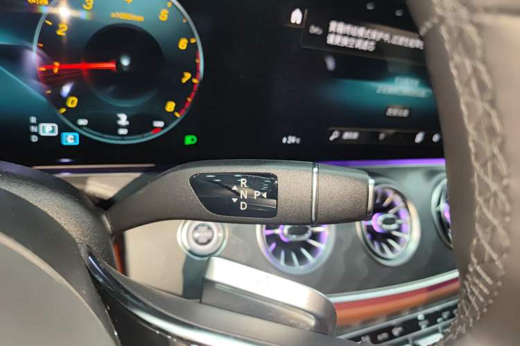Used Mercedes-Benz CLS 2023 Refreshed CLS 300 Dynamic Edition Gear Lever