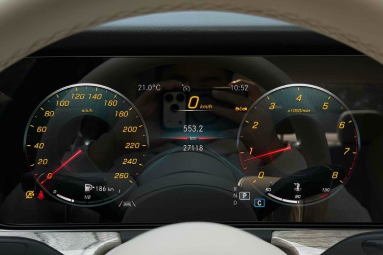Used Mercedes-Benz CLS 2023 CLS 300 Luxury Model Odometer Close Up