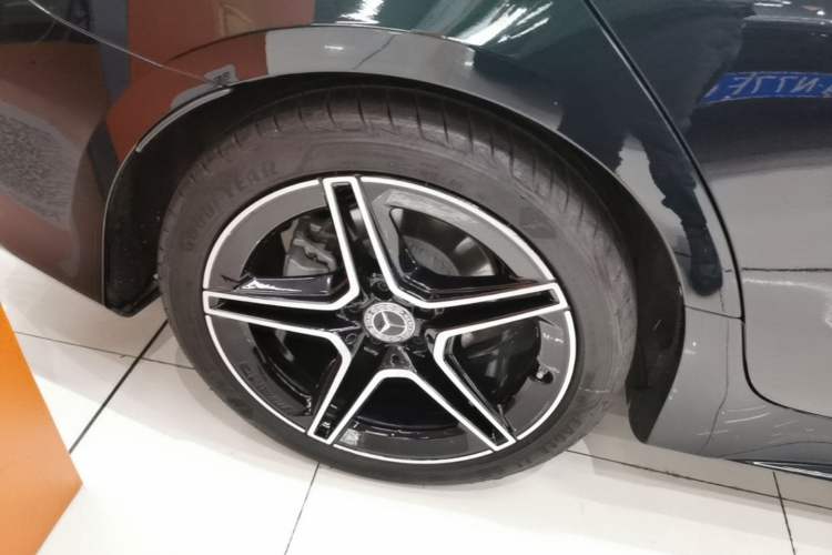 Used Mercedes-Benz CLS 2023 Facelifted CLS 300 Luxury Model Right Rear Wheel Hub