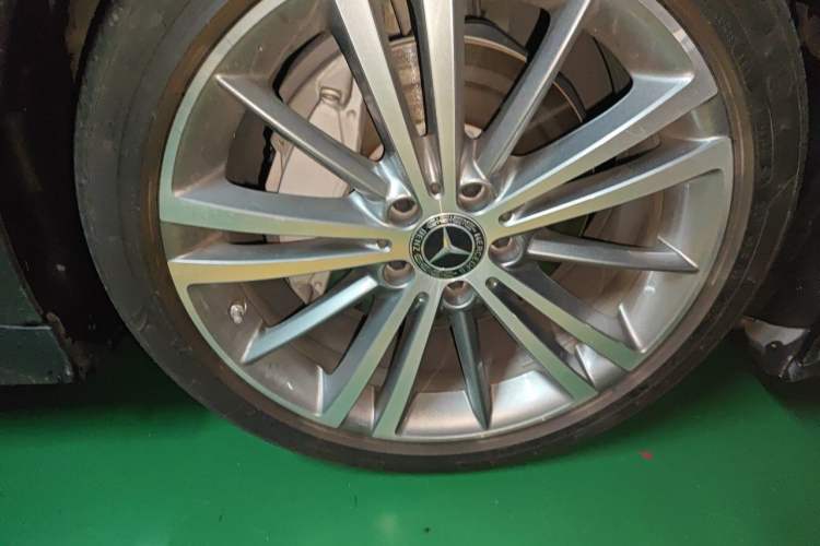Used Mercedes-Benz CLS 2023 CLS 300 Sporty Edition Right Front Wheel Hub