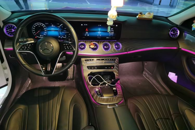 Used Mercedes-Benz CLS 2023 CLS 300 Sporty Edition Center Console