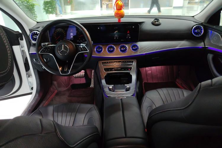 Used Mercedes-Benz CLS 2023 Refreshed CLS 300 Dynamic Edition Center Console