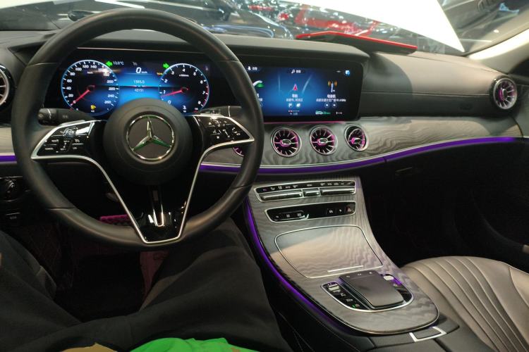 Used Mercedes-Benz CLS 2023 Refreshed CLS 300 Dynamic Edition Center Console