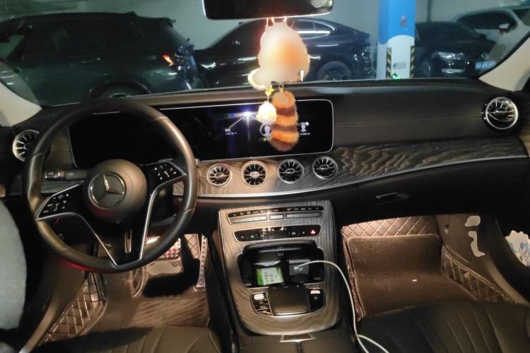 Used Mercedes-Benz CLS 2023 Refreshed CLS 300 Dynamic Edition Center Console