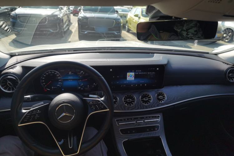 Used Mercedes-Benz CLS 2023 Refreshed CLS 300 Dynamic Edition Center Console