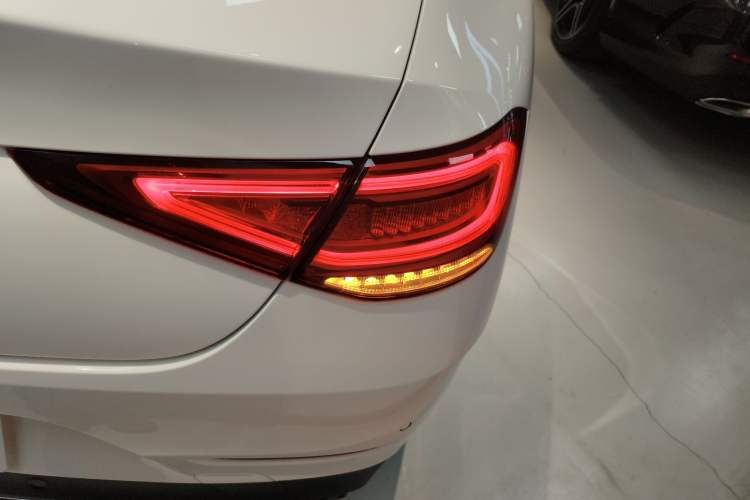 Used Mercedes-Benz CLS 2023 Refreshed CLS 300 Dynamic Edition Exterior 3