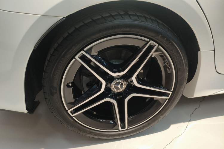 Used Mercedes-Benz CLS 2023 Refreshed CLS 300 Dynamic Edition Exterior 5