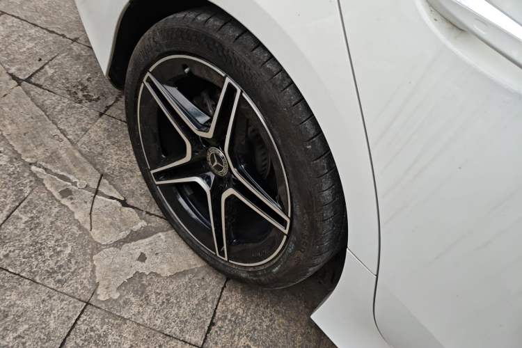 Used Mercedes-Benz CLS 2023 CLS 300 Luxury Model Exterior 8