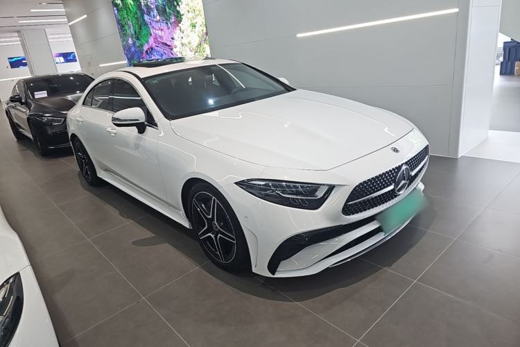 Used Mercedes-Benz CLS 2023-Year Restyled CLS 260 Front Right 45 Deg